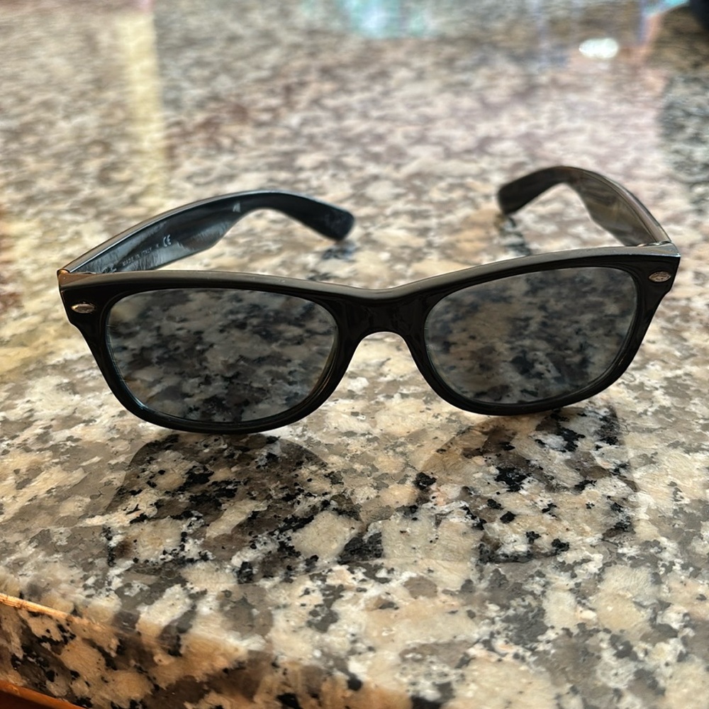 Ray-Ban Black Sunglasses Classic Wayfarer Style